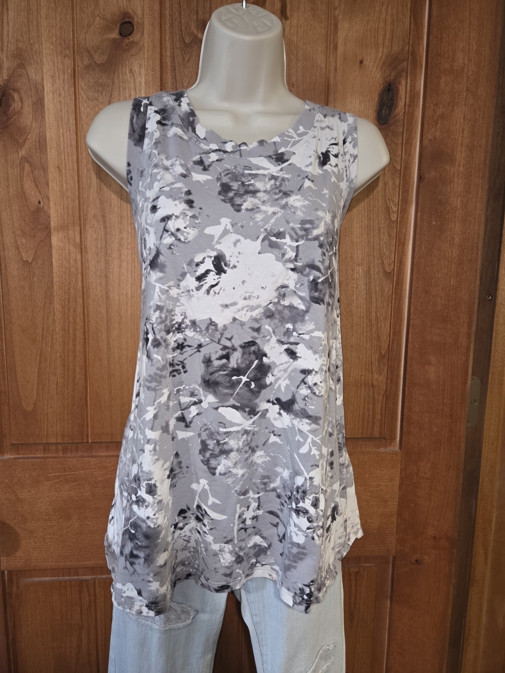Simply Vera Vera Wang Gray and White Floral-Print Tank